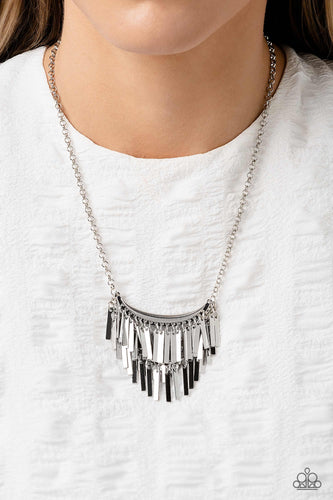 Paparazzi Jewelry Necklace Cue the Chandelier - Silver