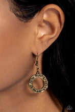 Load image into Gallery viewer, Paparazzi Jewelry Necklace Rounded Redux - Brass