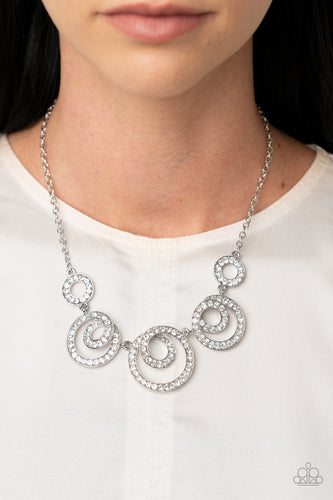 Paparazzi Jewelry Necklace Total Head-Turner - White