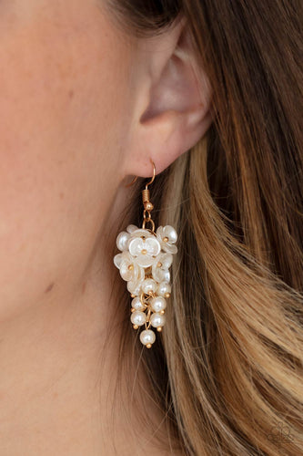 Paparazzi Jewelry Earrings Bountiful Bouquets - Gold