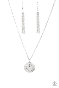 Paparazzi Jewelry Necklace Heart Full of Faith - White