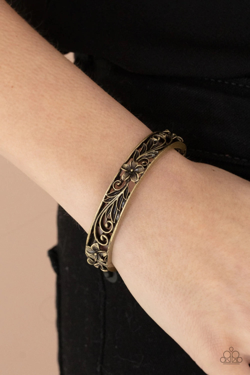 Paparazzi Jewelry Bracelet Hawaiian Essence - Brass