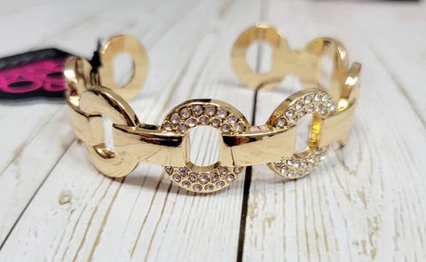 Paparazzi Jewelry Exclusive Bracelet Revolutionary Romantic - Gold