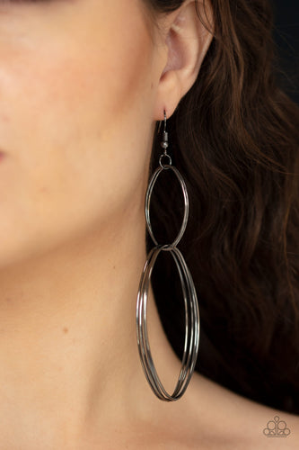 Paparazzi Jewelry Earrings Getting Into Shape - Black