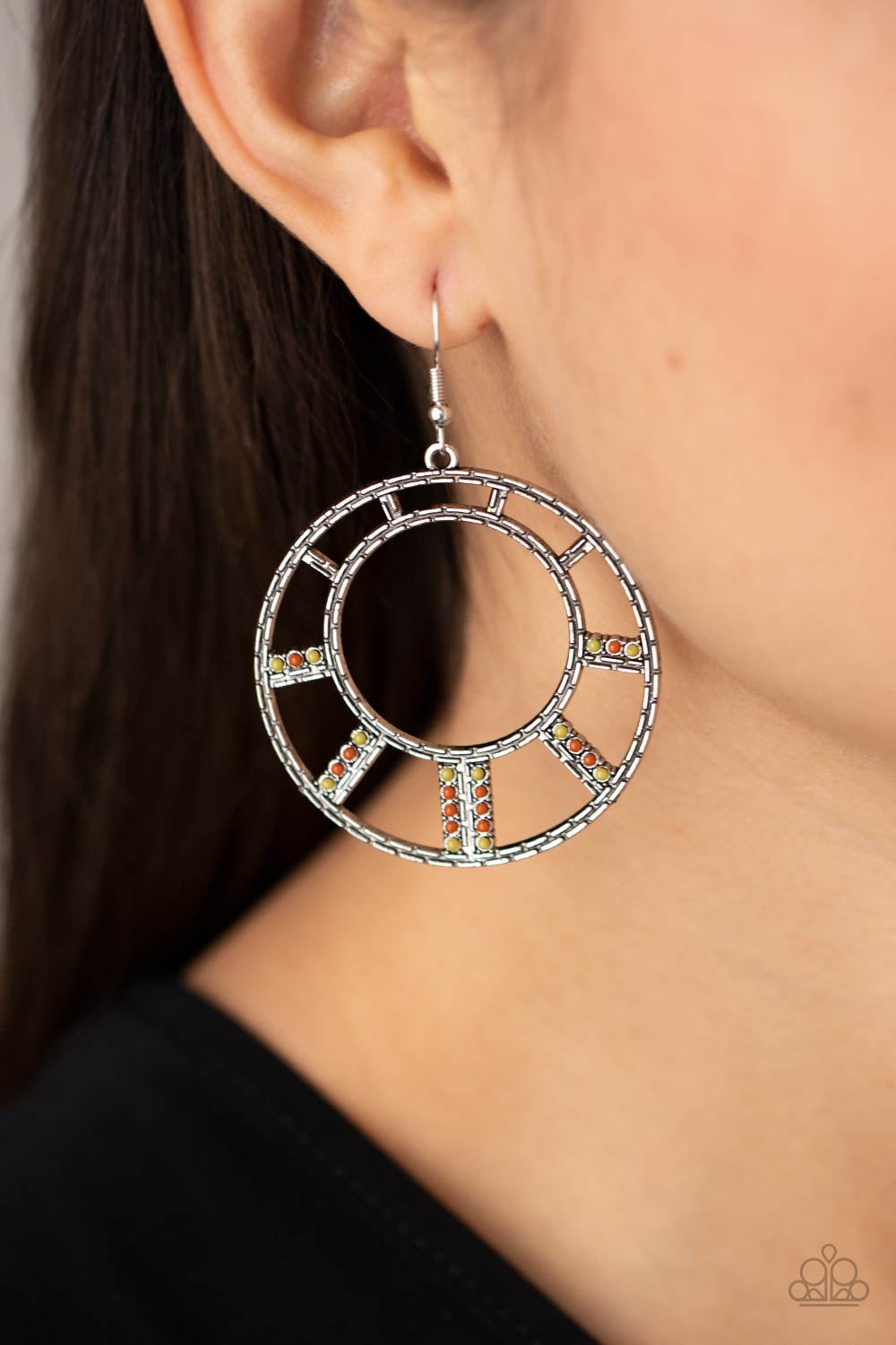 Paparazzi Jewelry Earrings Fleek Fortress - Multi