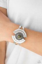 Load image into Gallery viewer, Paparazzi Jewelry Bracelet Incredibly Indie - Green