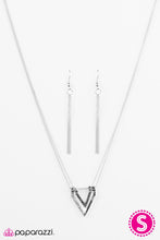 Load image into Gallery viewer, Paparazzi Jewelry Necklace  A Turning Point - Silver