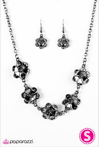 Paparazzi Jewelry Necklace The Earth Laughs In Flowers - Black