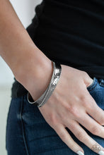 Load image into Gallery viewer, Paparazzi Jewelry Bracelet Bring The Bling - Black