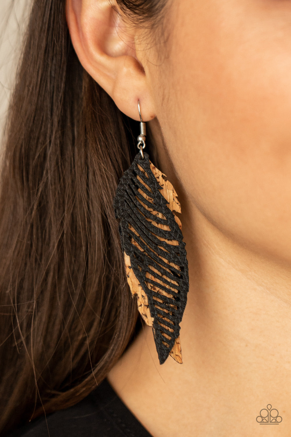 Paparazzi Jewelry Earrings WINGING Off The Hook - Black