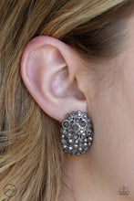 Load image into Gallery viewer, Paparazzi Exclusive Earrings Daring Dazzle - Black