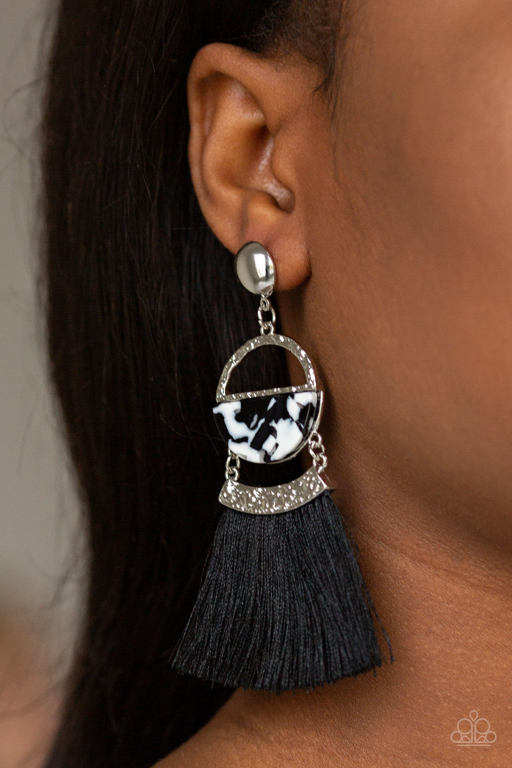 Paparazzi Jewelry Earrings Tassel Trot - Black