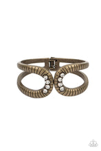 Load image into Gallery viewer, Paparazzi Jewelry Bracelet Desert Prosperity - Brass