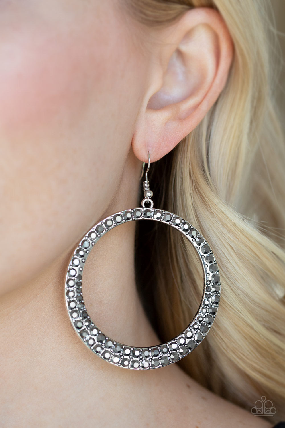 Paparazzi Jewelry Earrings So Demanding - Silver