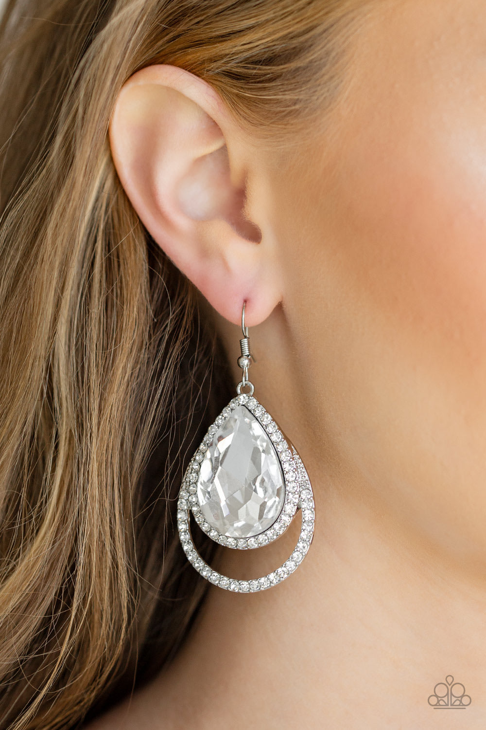 Paparazzi Jewelry Earrings Famous - White