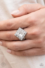Load image into Gallery viewer, Paparazzi Jewelry Fashion Fix Fiercely 5th Avenue 0922