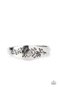 Paparazzi Jewelry Bracelet Fond of Florals - Silver