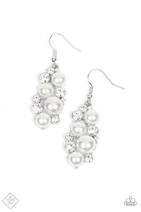 Paparazzi Jewelry Earrings Fond of Baubles - White