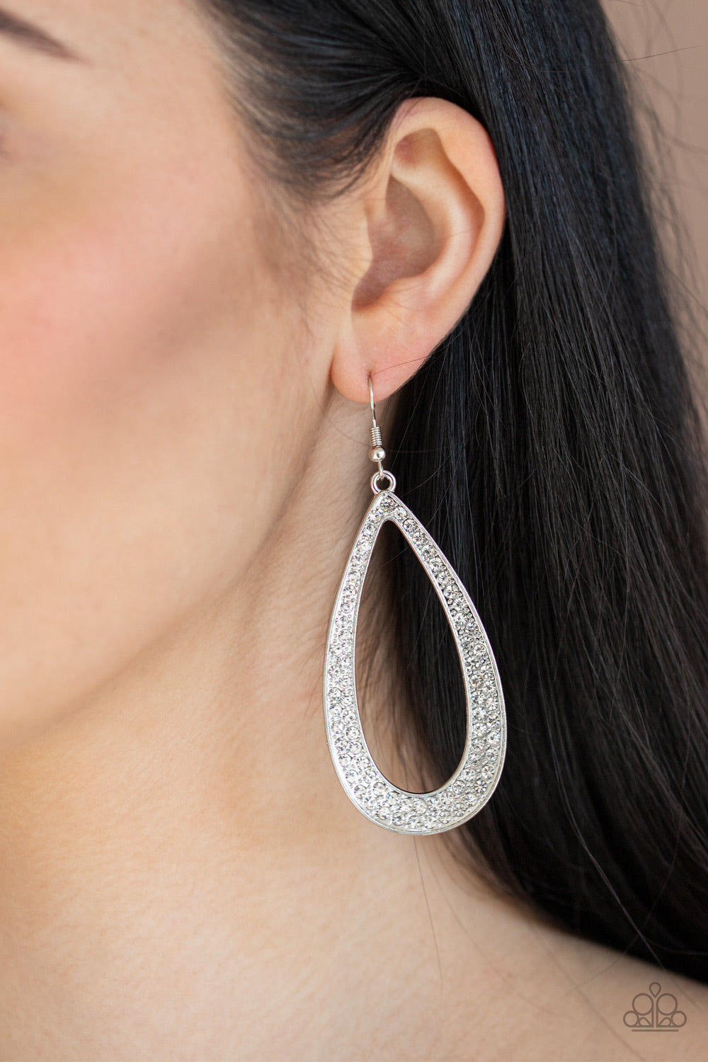 Paparazzi Jewelry Earrings Diamond Distraction - White