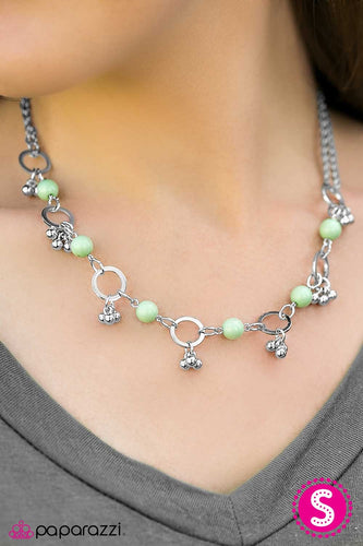 Paparazzi Jewelry Necklace SHORE As The Wind Blows - Green