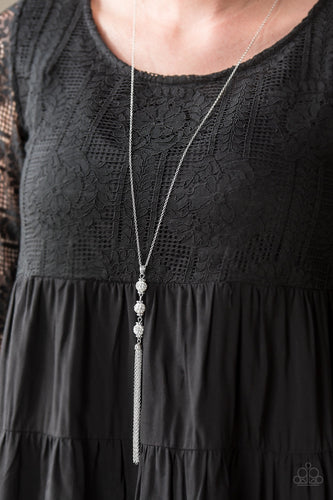 Paparazzi Jewelry Necklace The DIVA Wears Prada - White