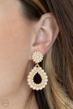 Load image into Gallery viewer, Paparazzi Exclusive Earrings Discerning Droplets - Gold