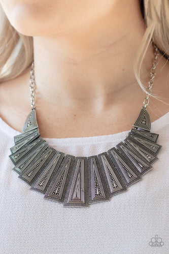 Paparazzi Jewelry Necklace Metro Mane Silver