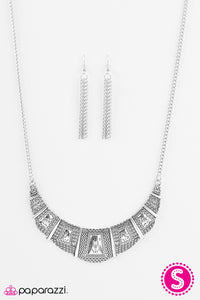 Paparazzi Jewelry Necklace Adventure Queen - Silver