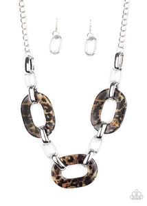 Paparazzi Jewelry Necklace Sink Your Claws In - Brown