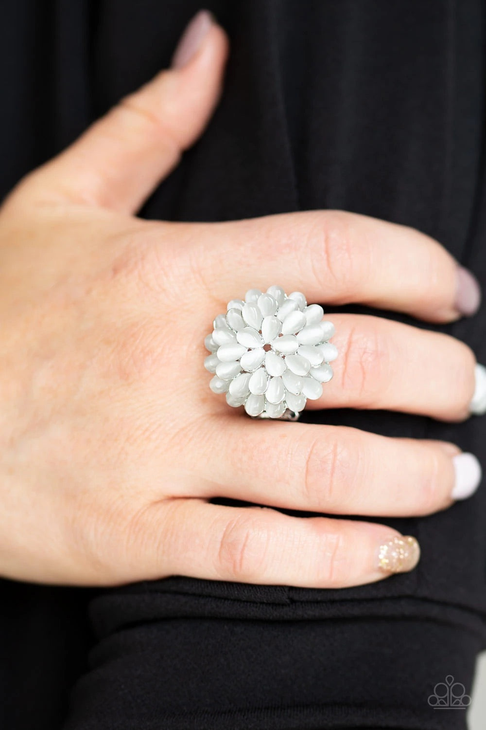 Paparazzi Jewelry Ring Bloomin Bloomer - White