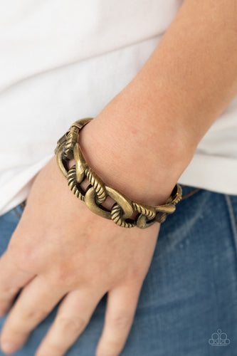 Paparazzi Jewelry Bracelet Bold Move - Brass