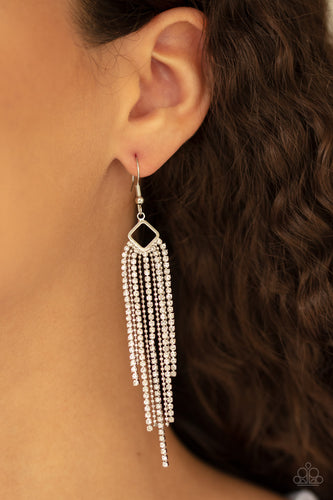 Paparazzi Jewelry Earrings Singing in the REIGN - White