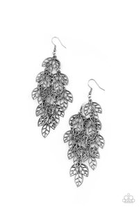 Paparazzi Jewelry Earrings The Shakedown - Silver