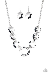 Paparazzi Exclusive Necklace Mechanical Masterpiece - Silver