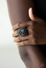 Load image into Gallery viewer, Paparazzi Jewelry Ring Stellar Scope - Black