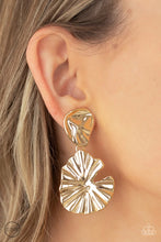 Load image into Gallery viewer, Paparazzi Exclusive Earrings Empress Of The Amazon - Gold