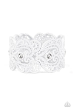 Load image into Gallery viewer, Paparazzi Jewelry Bracelet Vintage Romance - White