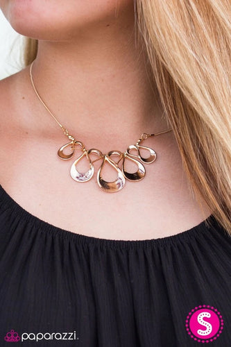 Paparazzi Jewelry Necklace Mystifying - Gold