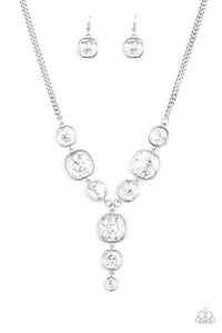 Paparazzi Jewelry Necklace Legendary Luster - White