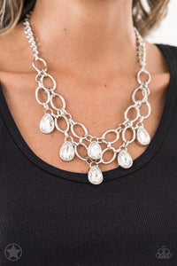 Paparazzi Jewelry Necklace Show-Stopping Shimmer - White