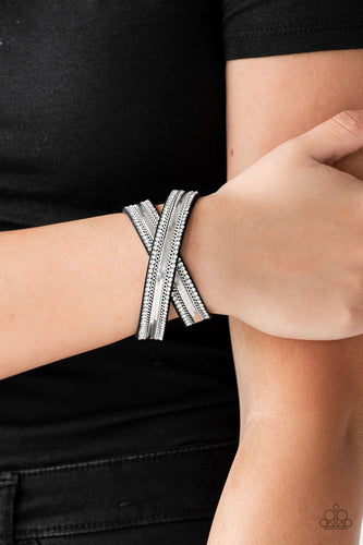 Paparazzi Jewelry Exclusive Bracelet Rocker Rivalry - Black