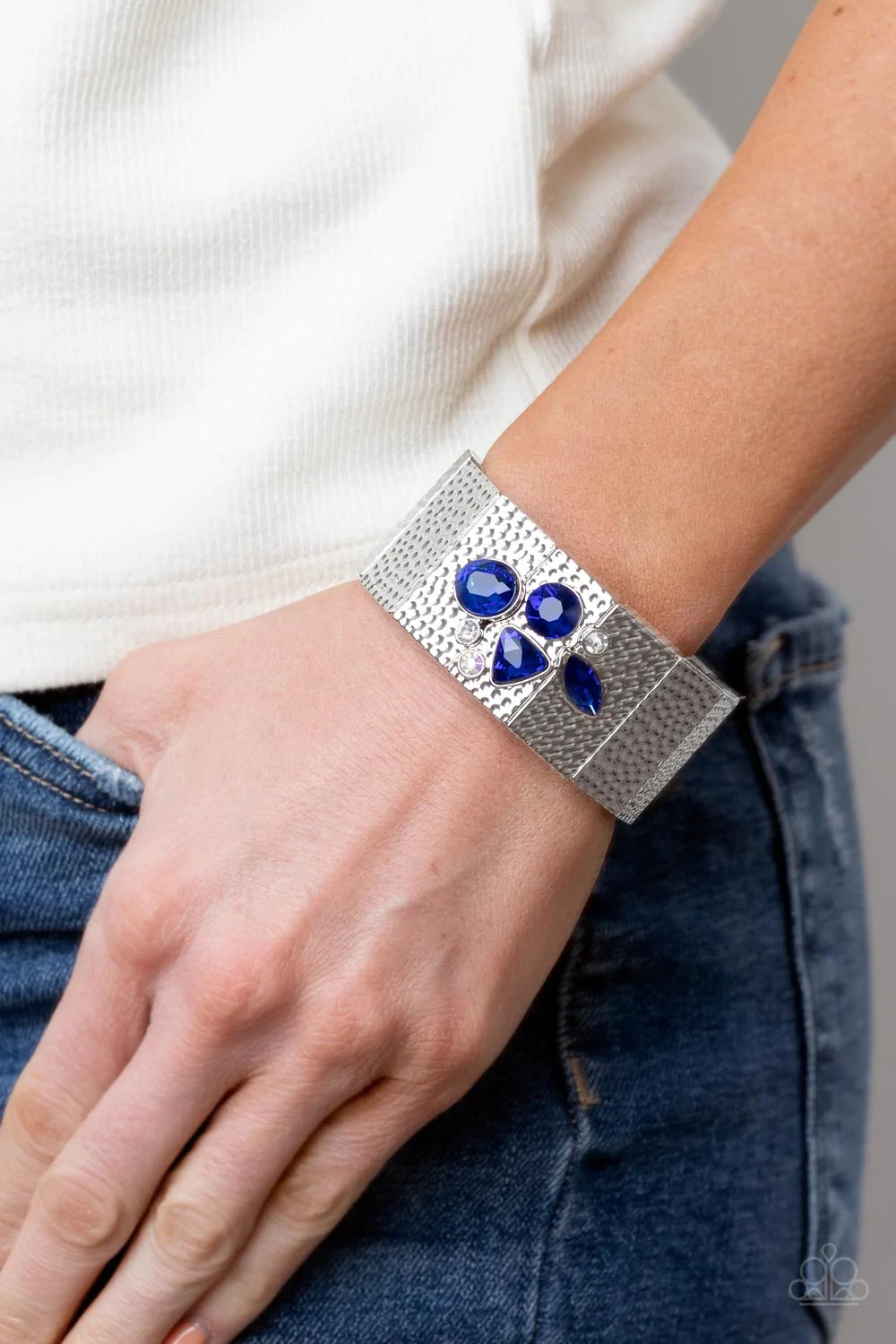 Paparazzi Jewelry Bracelet Flickering Fortune - Blue