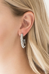 Paparazzi Jewelry Earrings Dont Mind The STARDUST - Black