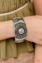 Load image into Gallery viewer, Paparazzi Jewelry Fashion Fix Simply Santa Fe