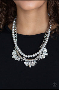 Paparazzi Jewelry Necklace Bow Before The Queen - White