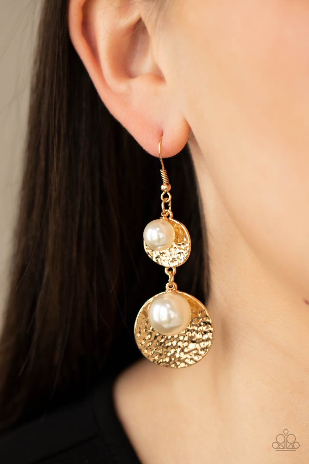 Paparazzi Jewelry Earrings Pearl Dive - Gold