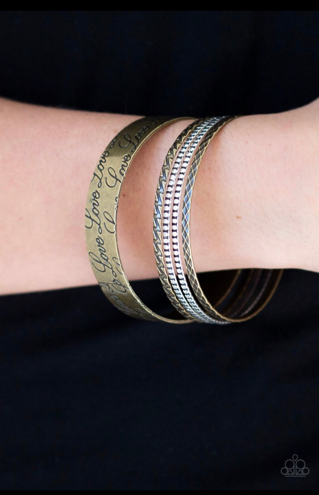 Paparazzi Jewelry Bracelet Literally Loveable - Brass