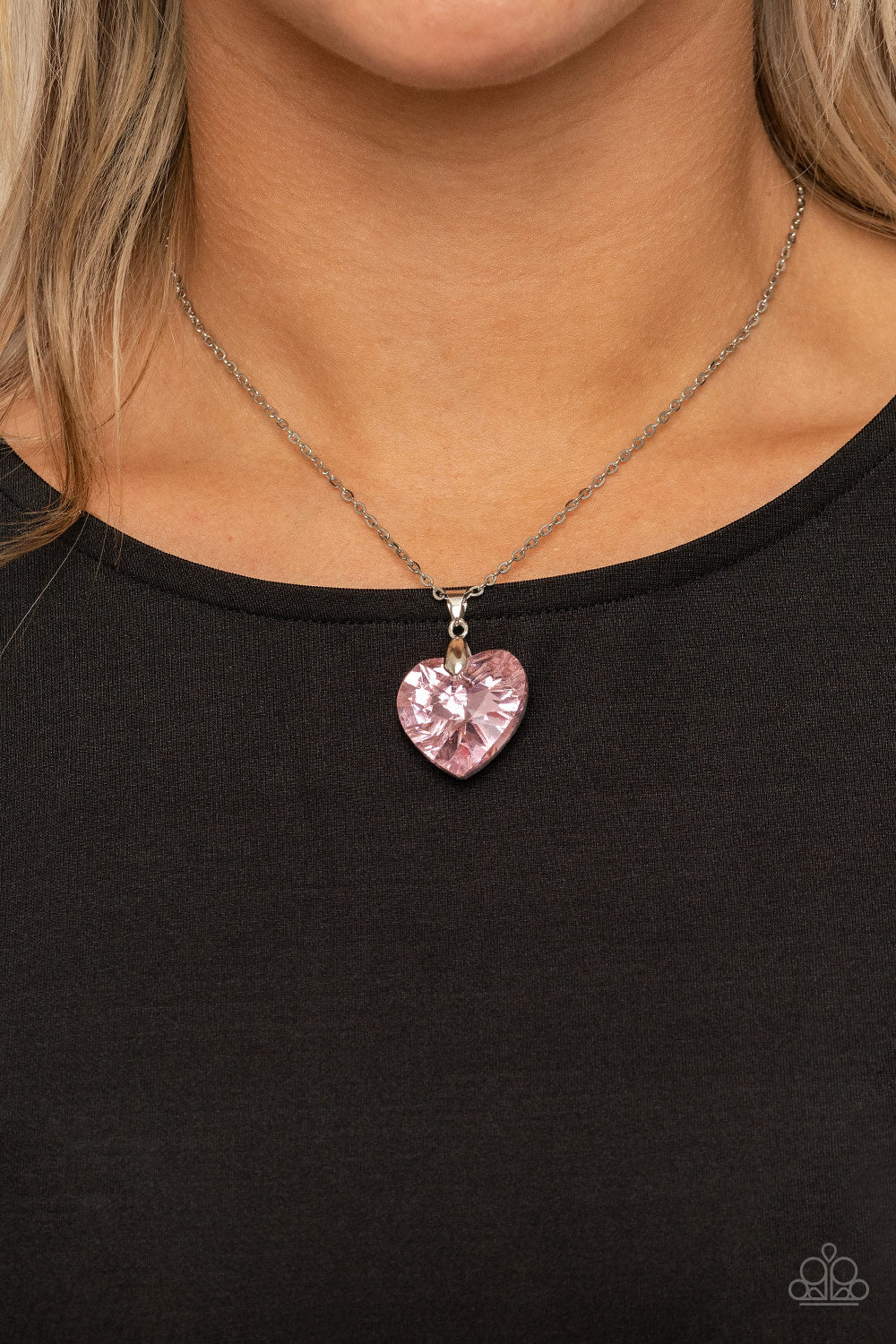 Paparazzi Jewelry Necklace Love Hurts - Pink