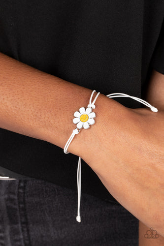Paparazzi Jewelry Bracelet DAISY Little Thing - White