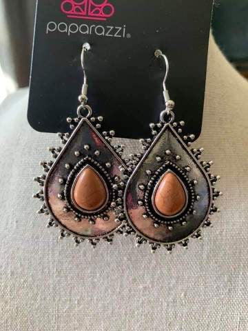 Paparazzi Jewelry Earrings Desert Drama Brown